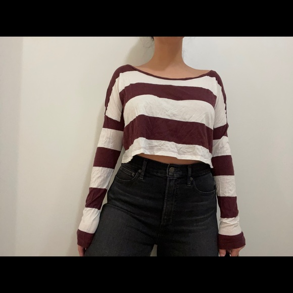 Cute striped long sleeve crop top 🤍 - Picture 1 of 2